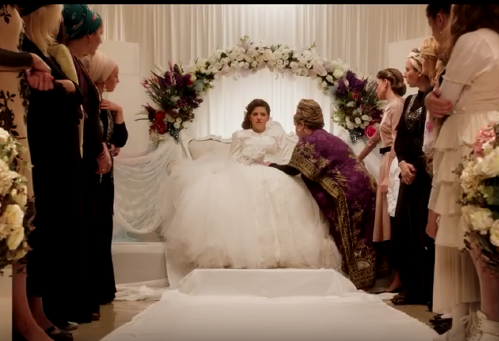 Altro che Bridget Jones: la protagonista della commedia Un appuntamento per la sposa vi farà divertire. E vi commuoverà tanto!