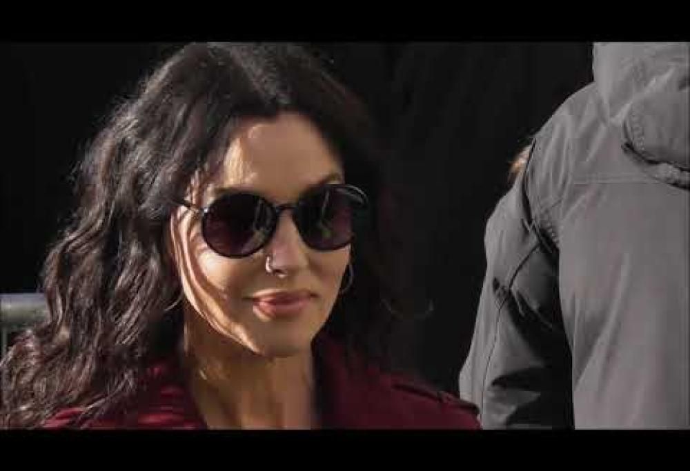 Monica Bellucci conquista Parigi. Guarda il suo look