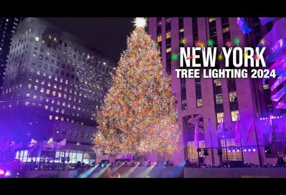 A New York si accende l’albero del Rockefeller Center: il bellissimo video
