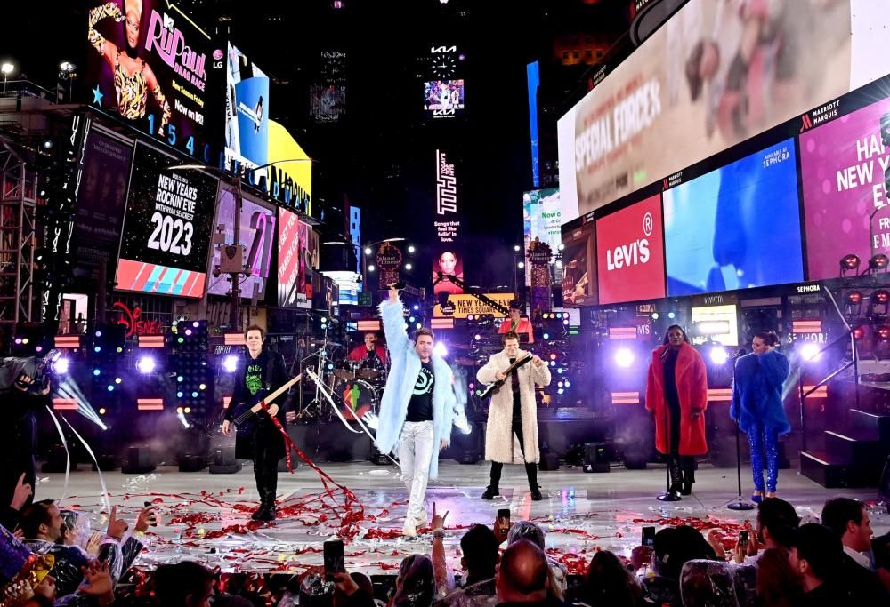 I Duran Duran cantano le loro hit a Times Square per il nuovo anno: l’entusiasmante video!