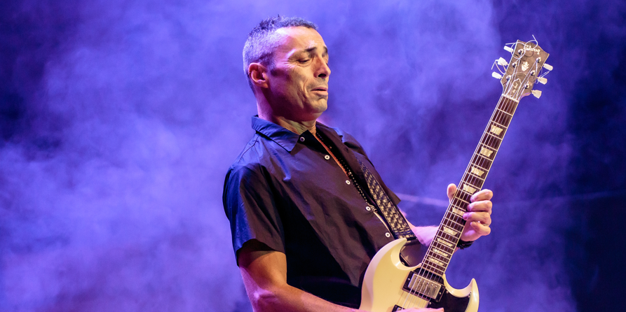 Alex Britti: guarda il video di Gelido feat. Mario Biondi