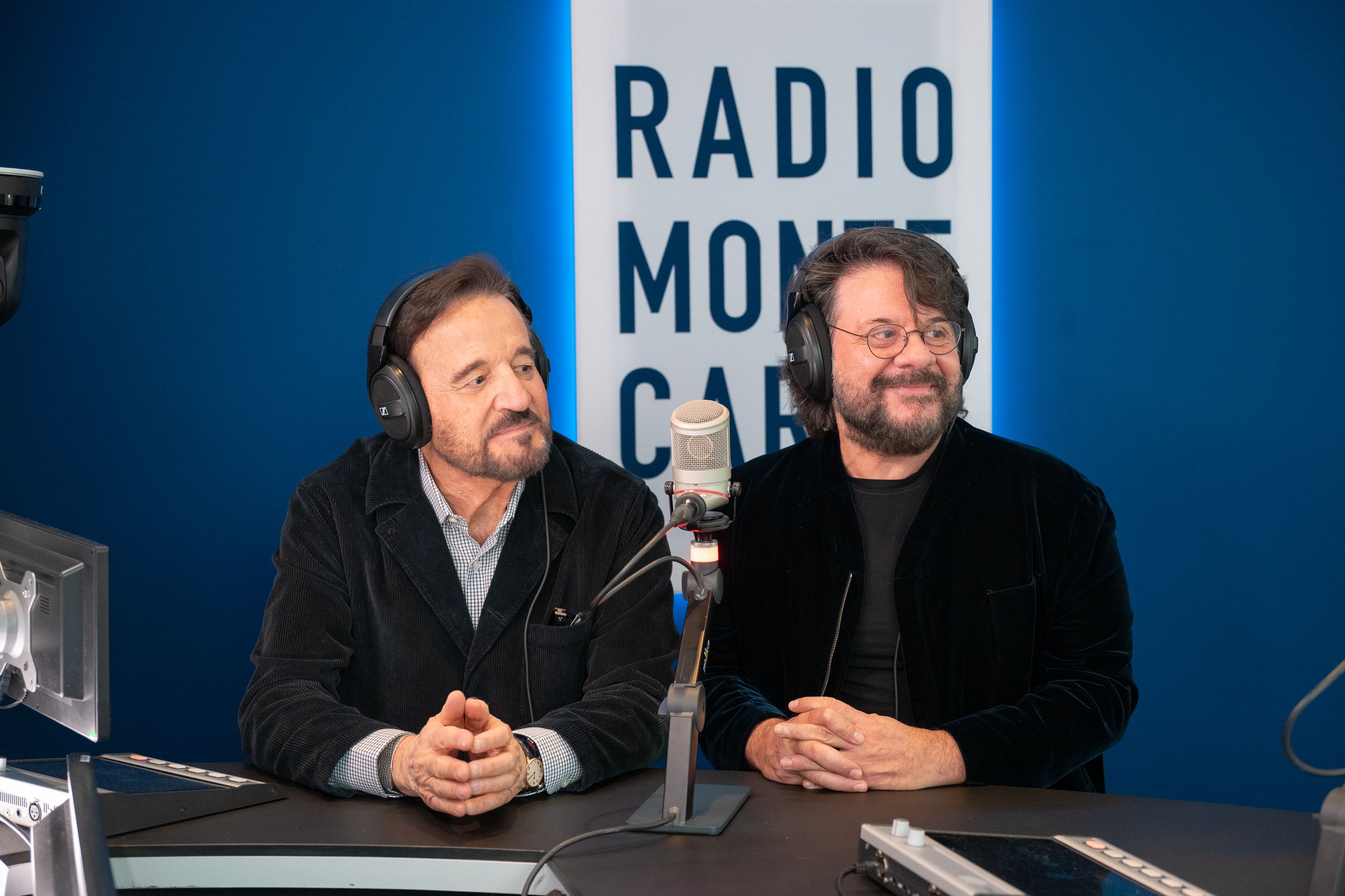 Christian De Sica e Lillo ospiti di Radio Monte Carlo: le foto più belle