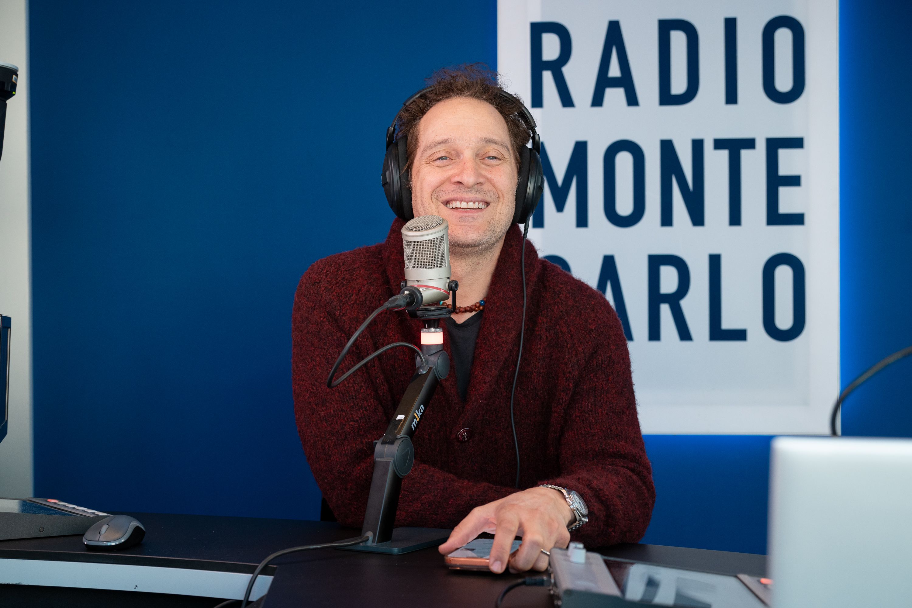 Claudio Santamaria ospite di Radio Monte Carlo: le foto più belle