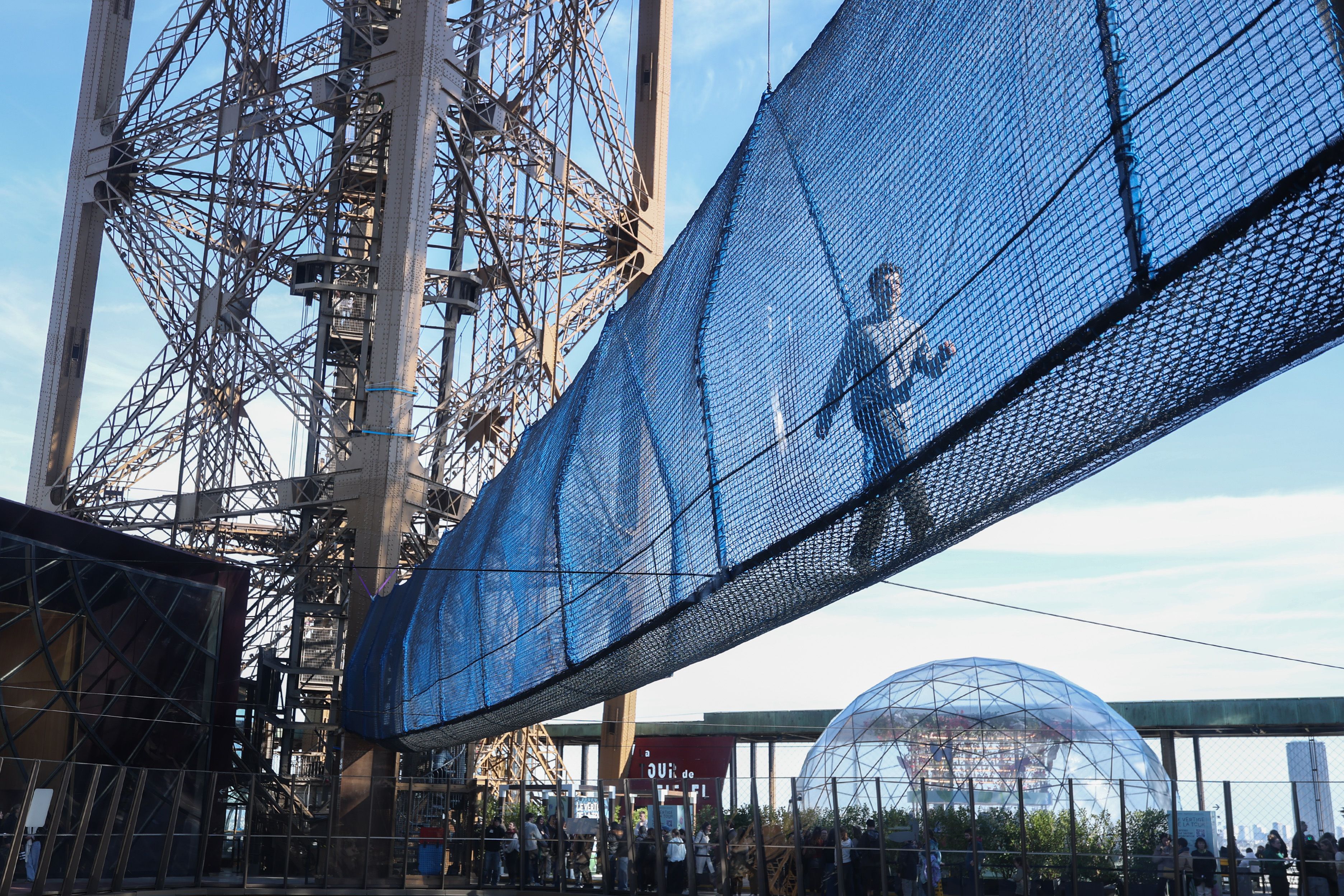 Tour Eiffel: tutti i brividi del nuovissimo ponte sospeso. Il video