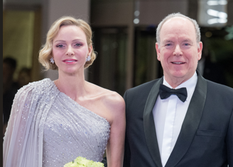 Ballo della Rosa: la Principessa Charlene radiosa alla serata a tema spaziale