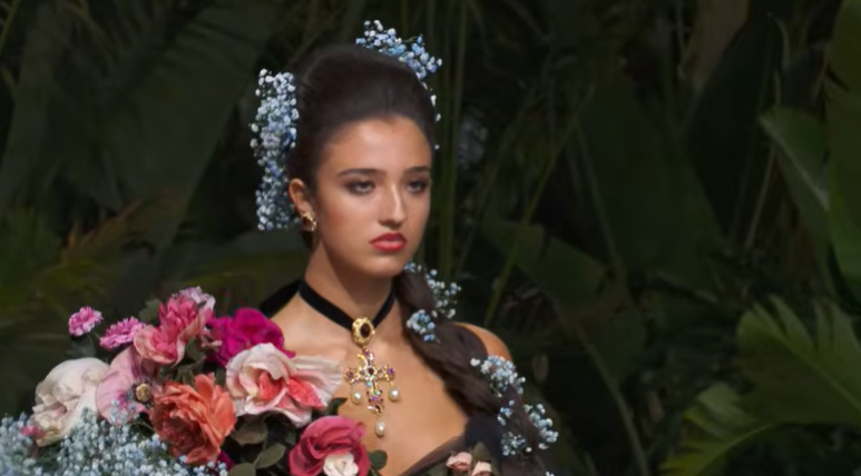 Monica Bellucci: la figlia Léonie debutta per Dolce&Gabbana a Taormina. Il video