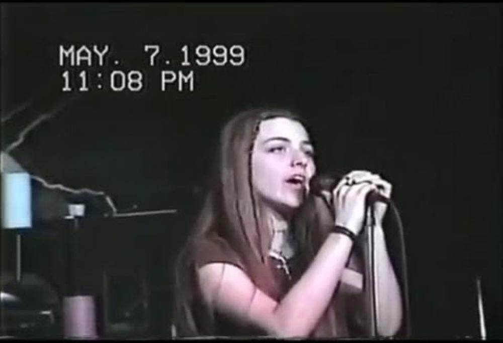 Evanescence: pubblicato in rete uno dei primi concerti con una diciasettenne Amy Lee. Guardalo qui