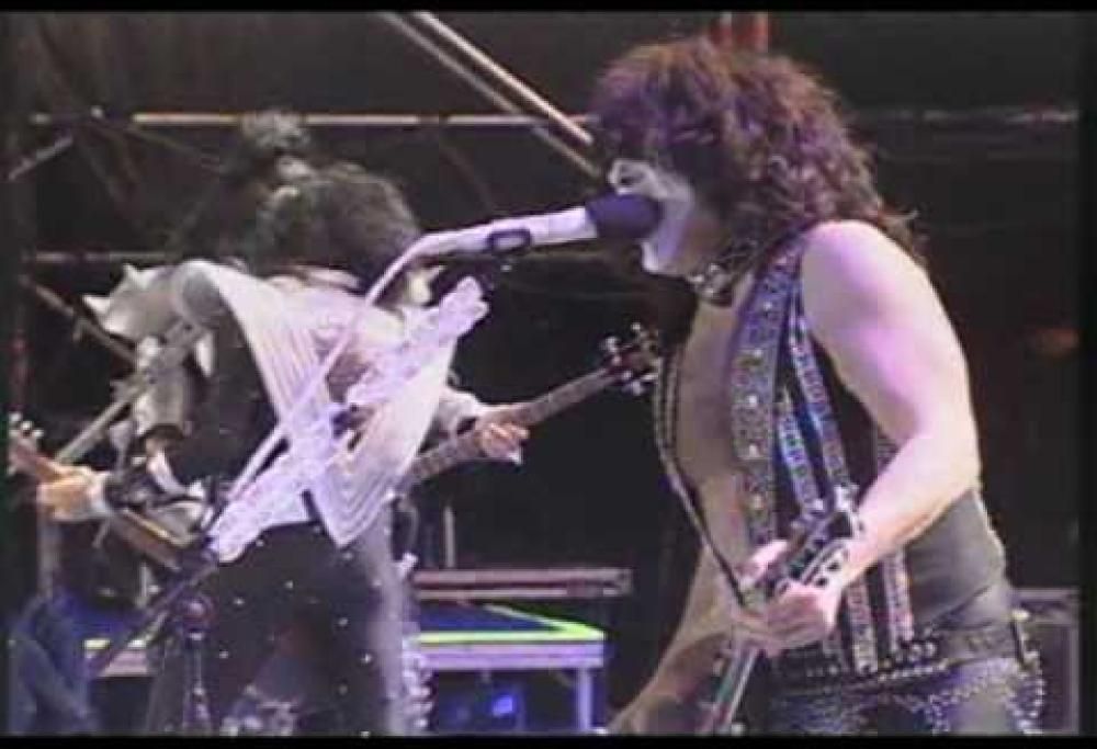 Kiss - Stand