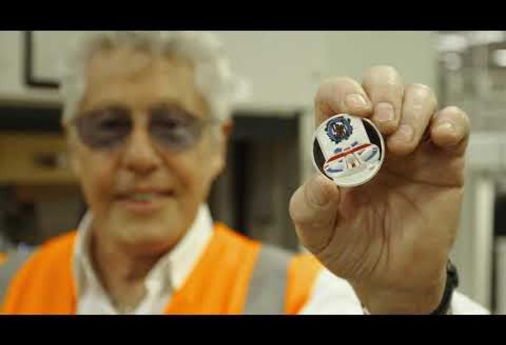 The Who, il Regno Unito conia le monete ufficiali dedicate alla band. Guarda le foto e il video con Roger Daltrey nella Royal Mint