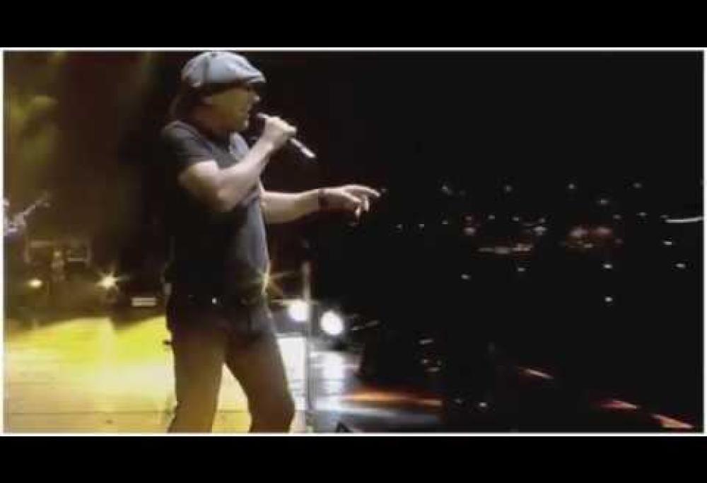 Brian Johnson ha cantato Back in Black con i Muse. Guarda il video