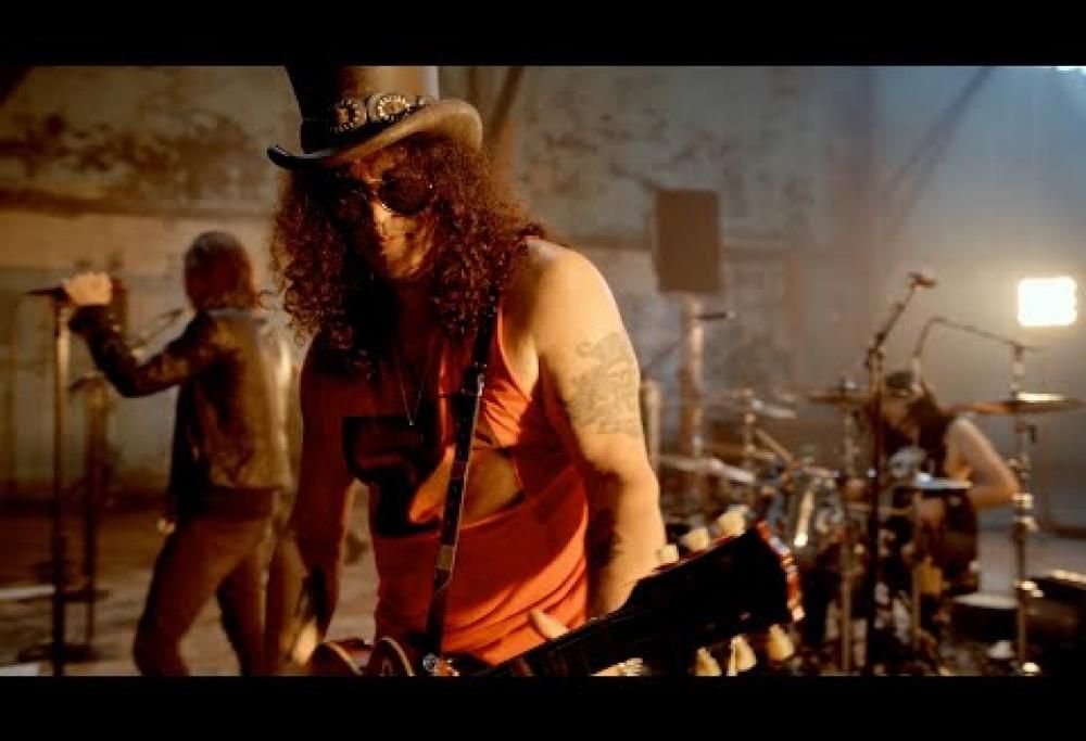 Slash ft. Myles Kennedy & The Conspirators. Guarda QUI la diretta in streaming del Live at Studios 60