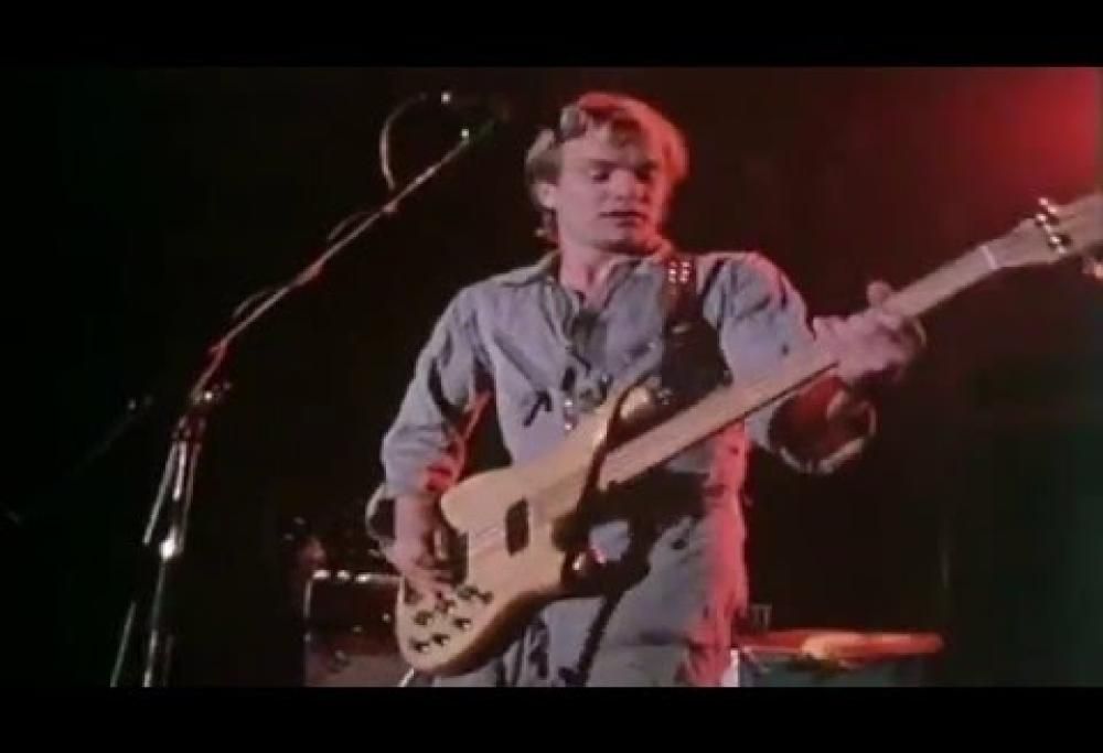 The Police - Walking On The Moon (live)