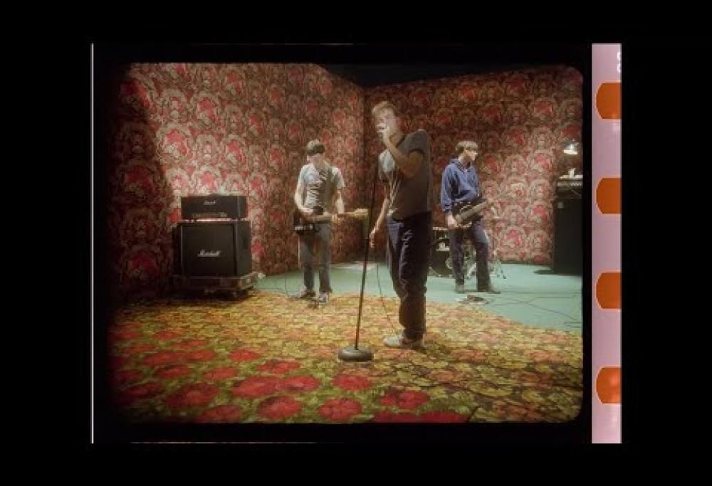 Blur, pubblicata la versione alternativa (in altissima definizione) del video di Song 2 per i 25 anni. Guardalo qui
