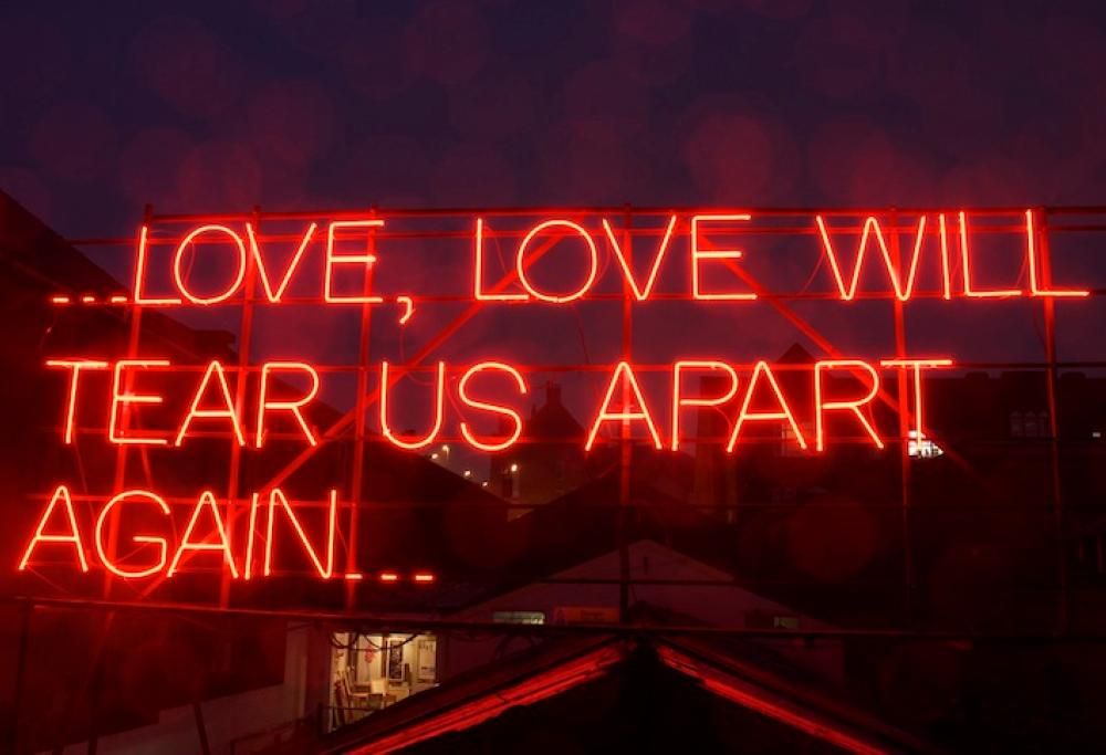 Le canzoni scritte al neon