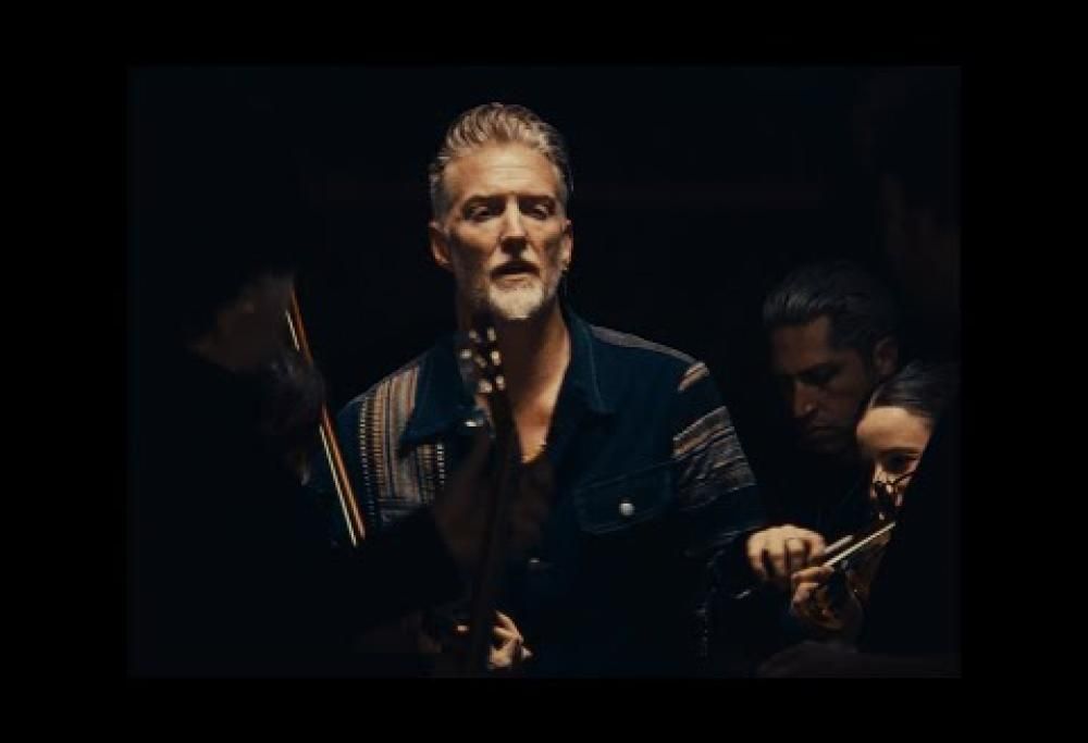 Queens Of The Stone Age: annunciato "Alive In The Catacombs". Il film in uscita il 5 giugno. Guarda il trailer