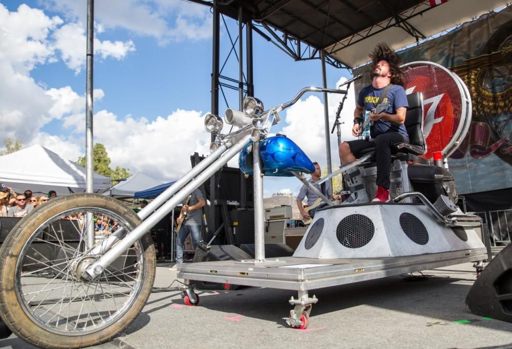 Foo Fighters: il trono di chitarre versione chopper