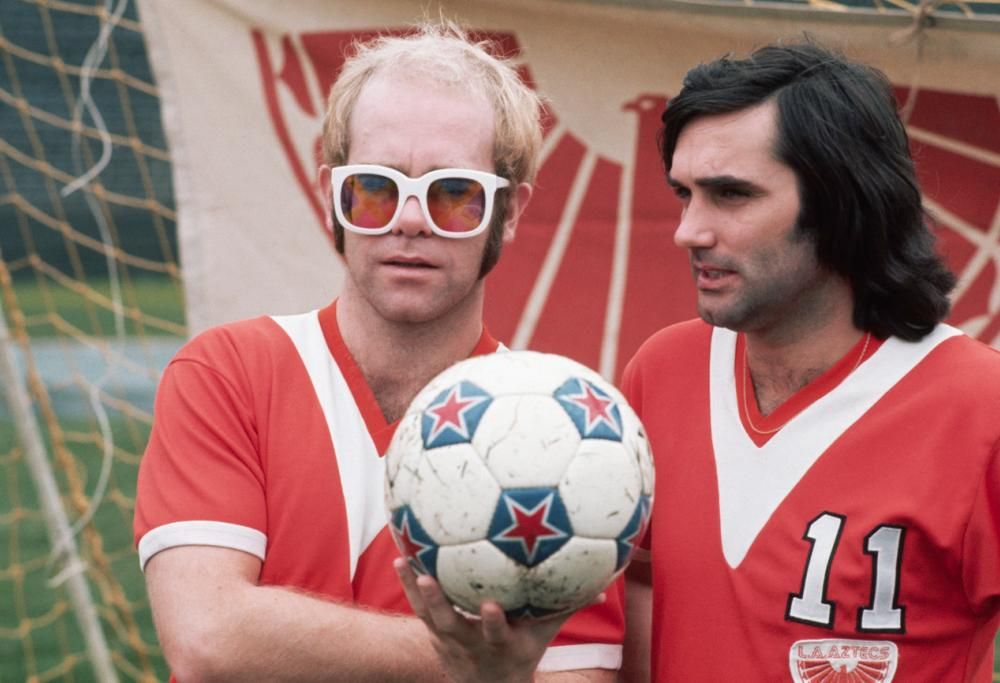 George Best: vita e sregolatezze di un fuoriclasse 100% rock’n’roll. GUARDA le foto e il video