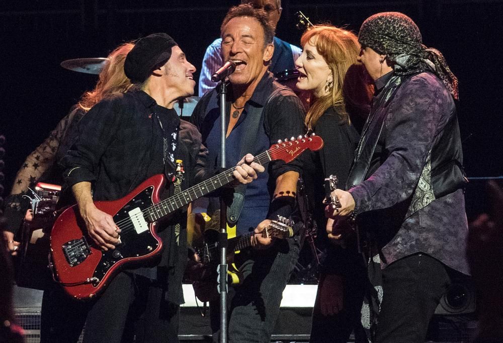 Bruce Springsteen: le foto del concerto a Newark in New Jersey