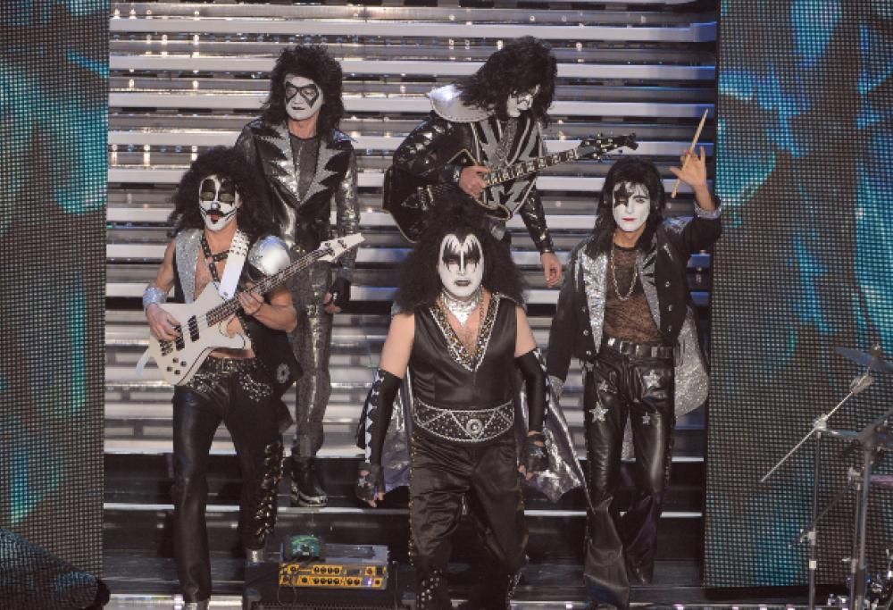 Tributo ai KISS sul palco di Sanremo! Le foto