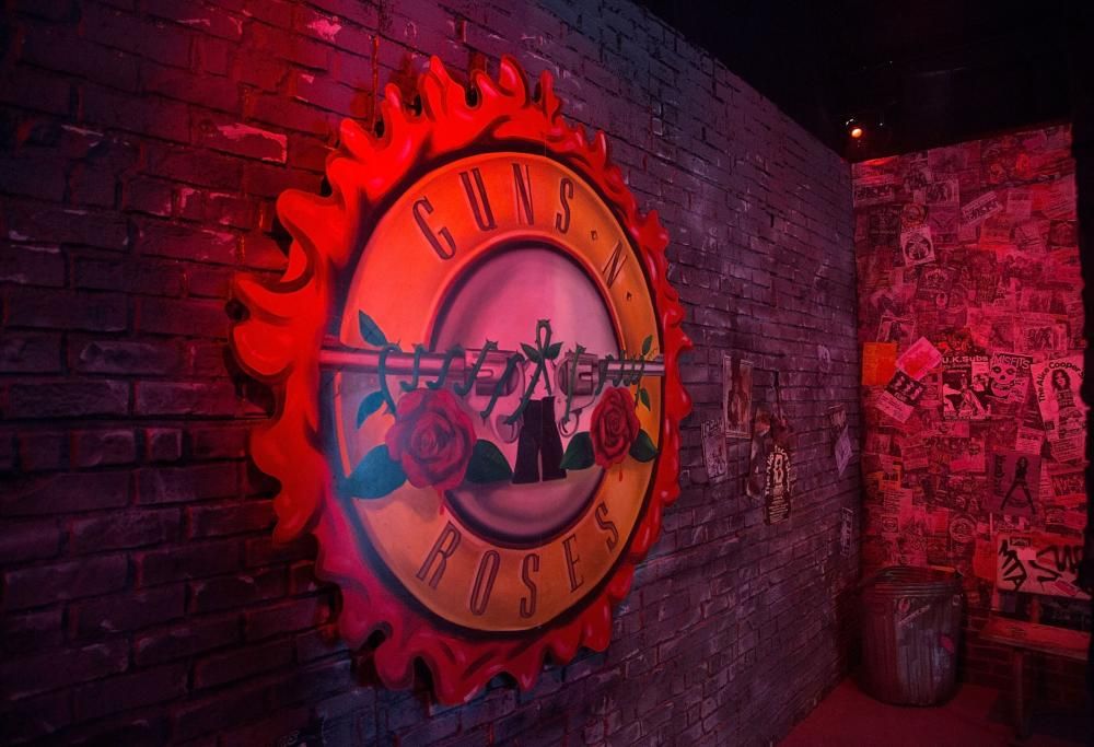 Guns N’ Roses: la mostra di oggetti storici al concerto di Los Angeles