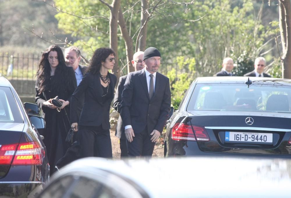 U2: addio al papà di The Edge. Le foto del funerale a Dublino con tutta la band