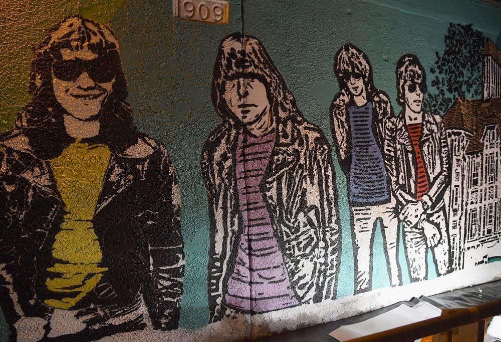 Ramones: un nuovo murales a New York. Guarda le foto