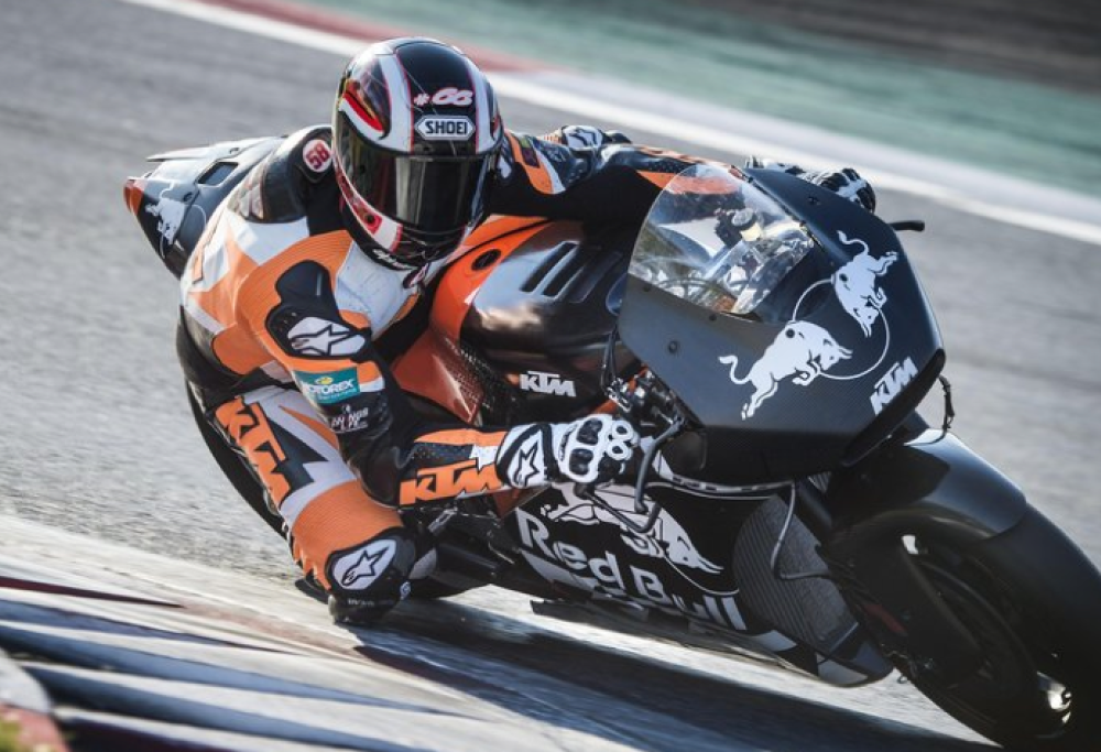 Debutta la nuova KTM RC16