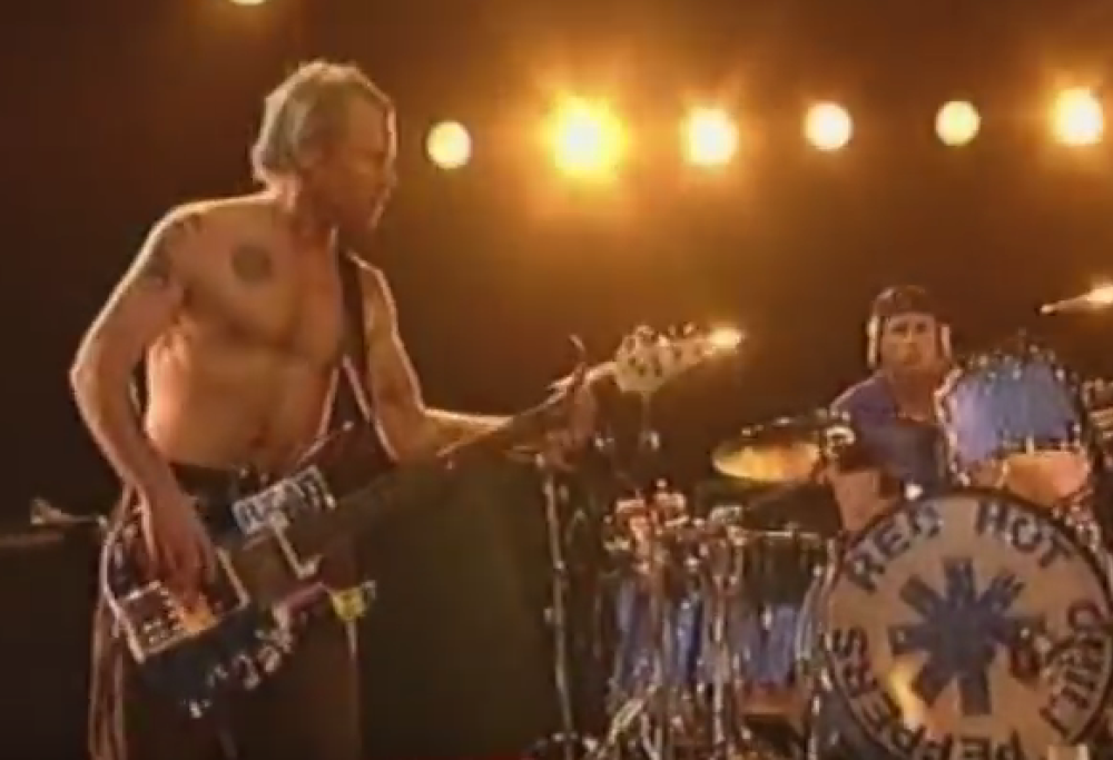Red Hot Chili Peppers - Search and Destroy (live)