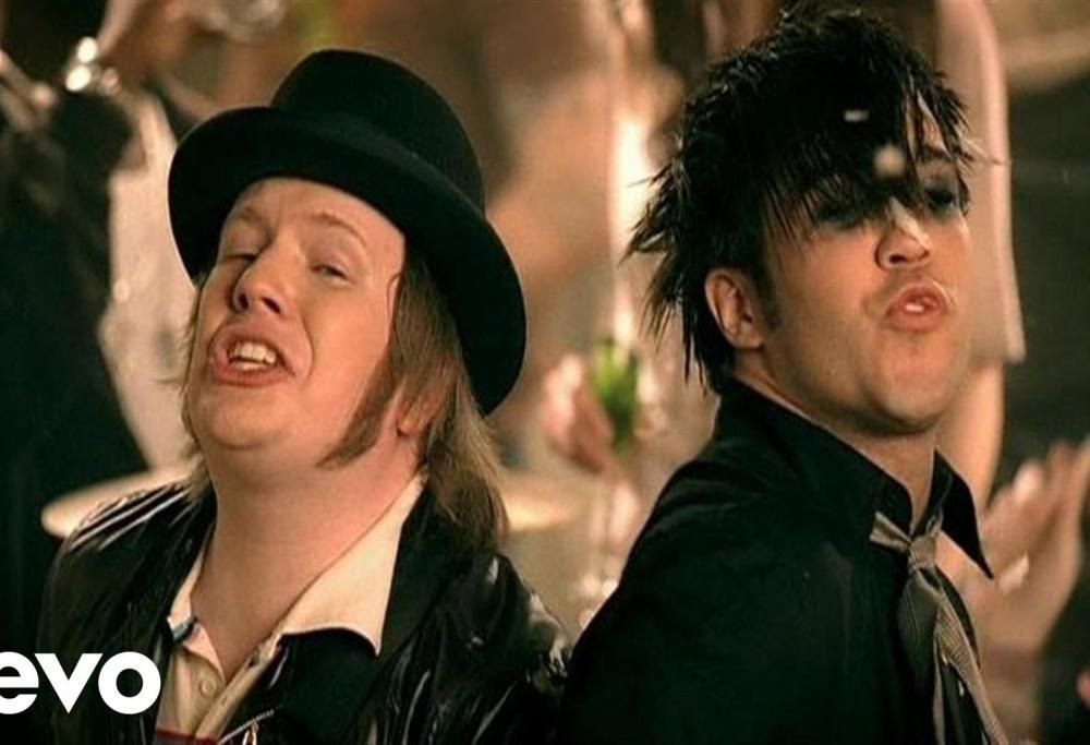 Fall Out Boy - This Ain't A Scene, It's An Arms Race