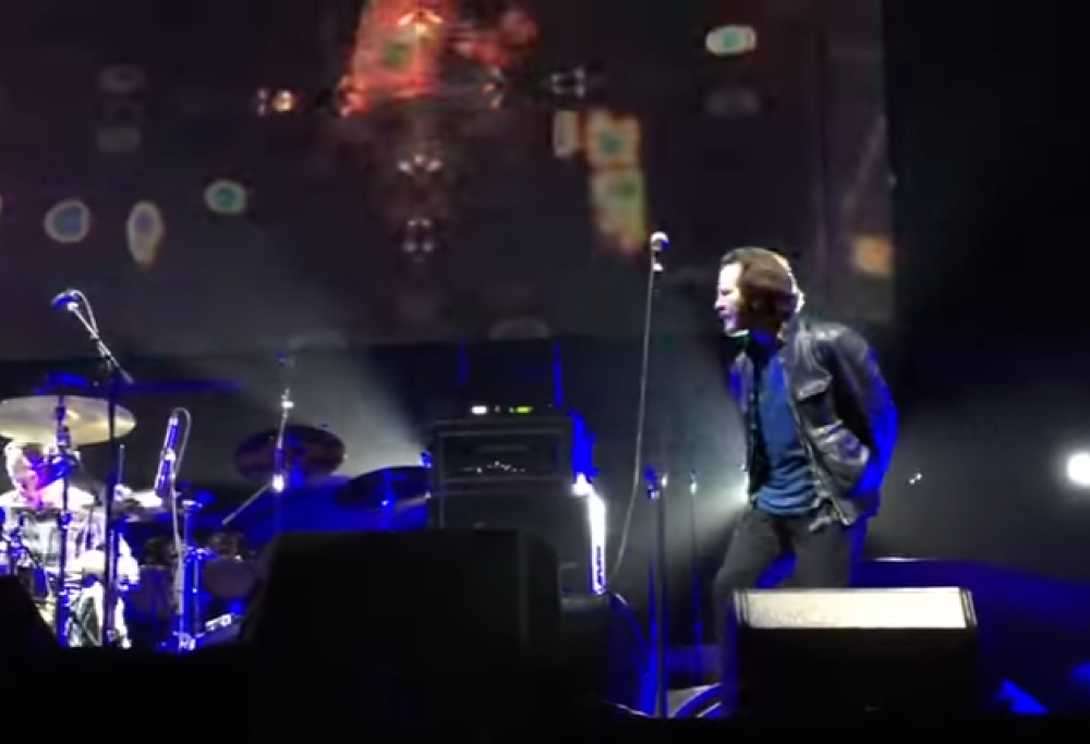Eddie Vedder e Jack Irons di nuovo assieme sul palco con una cover dei Pink Floyd: guarda il video
