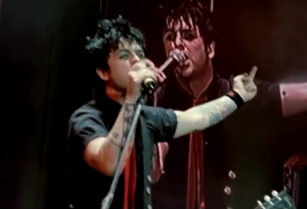 Green Day - American Idiot (live)