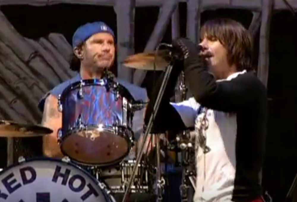 Red Hot Chili Peppers - Scar Tissue (live)