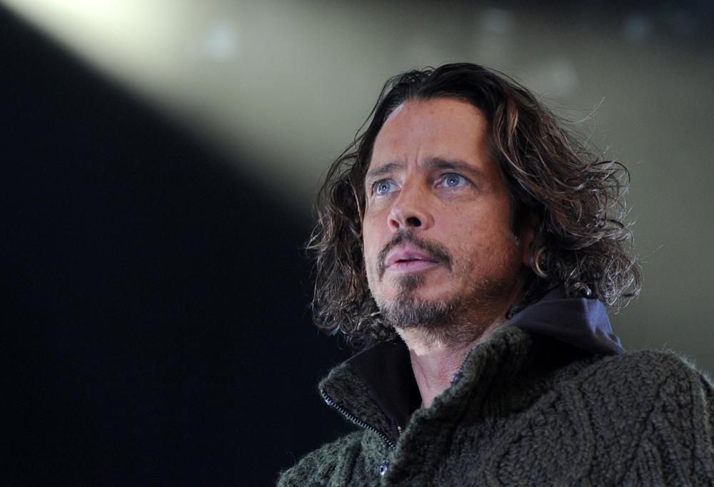 Un coro di 225 voci canta Black Hole Sun dei Soundgarden. Da brividi. Guarda il video!
