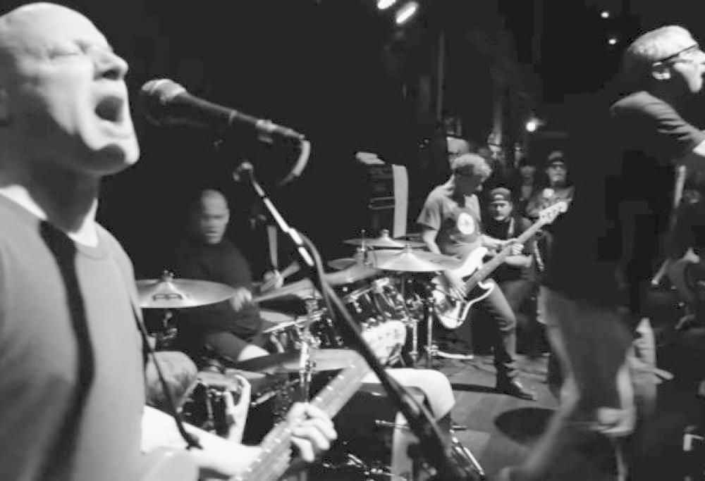 Descendents - Victim Of Me