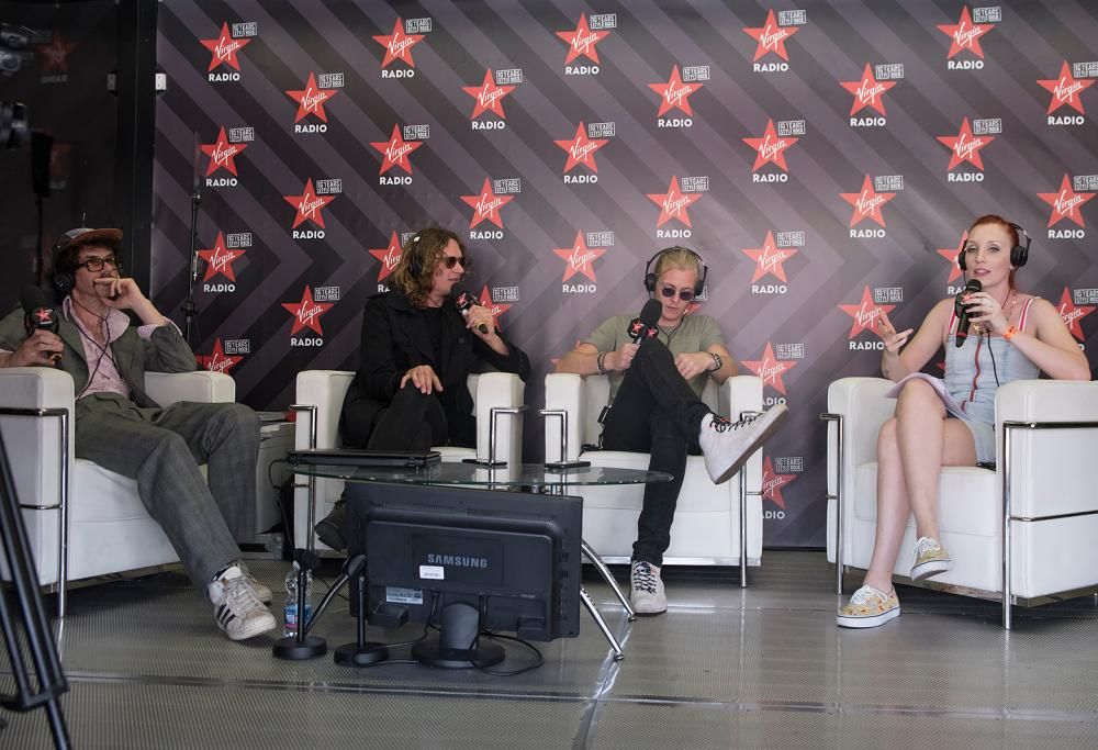 #gnrday: le foto dei Darkness sul truck di Virgin Radio