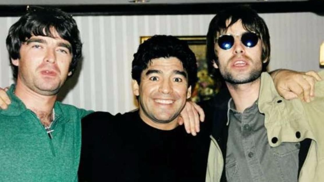 Oasis: quella volta in cui Maradona (durante una festa a Buenos Aires) minacciò i fratelli Gallagher