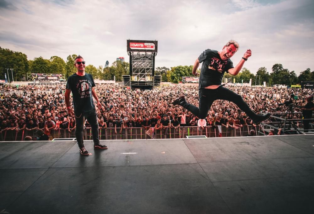 I-Days Milano: le foto del Dj-Set sul palco dei Queens Of The Stone Age