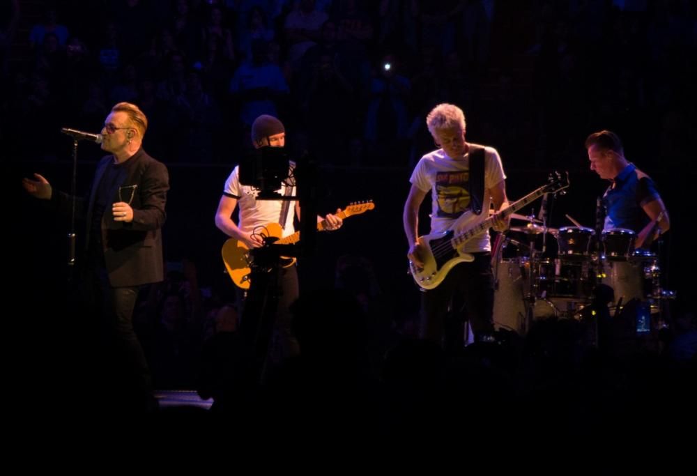U2: a Los Angeles la band ha pianto la scomparsa del tour manager Dennis Sheehan. Le foto