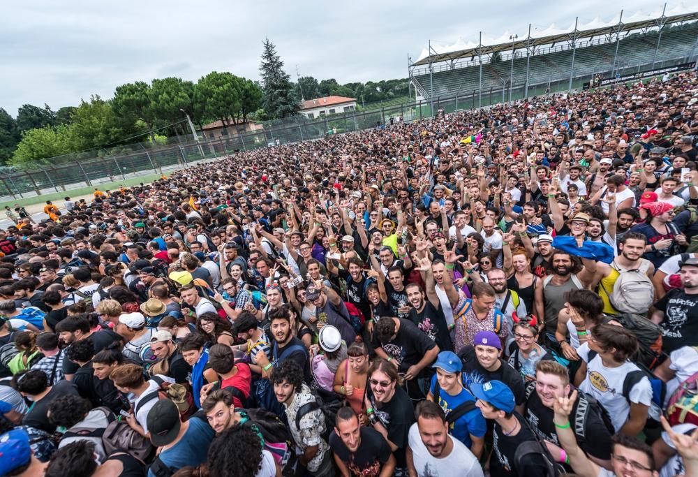 AC/DC: l’apertura dei cancelli e la corsa al pit