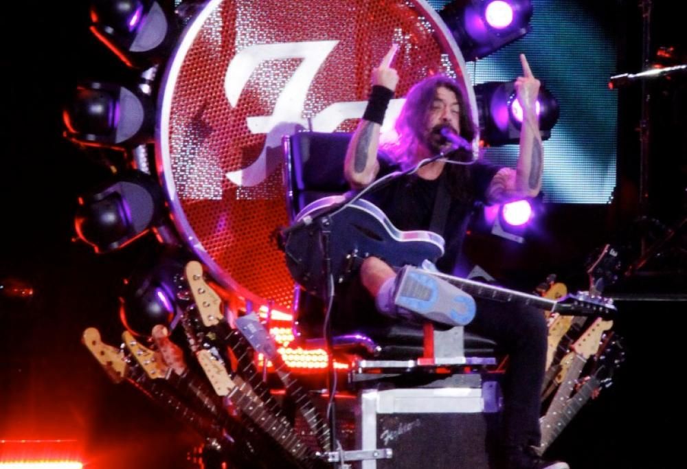 Dave Grohl: ecco il progetto del Trono di Chitarre e il suo nuovo mezzo di trasporto. Genio!
