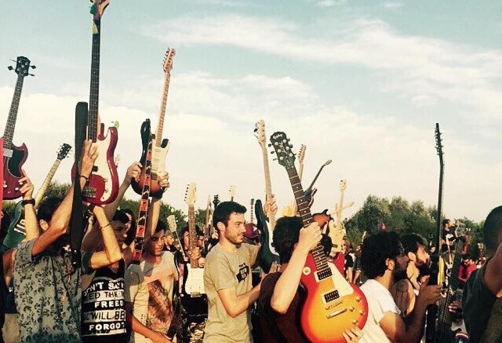 Foo Fighters: a Cesena il tributo Rockin’1000, il più grande mai fatto ai Foos