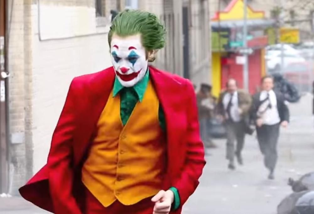 Joker: le nuove sequenze con inseguimento dal set del film con Joaquin Phoenix. Guarda il video e le foto