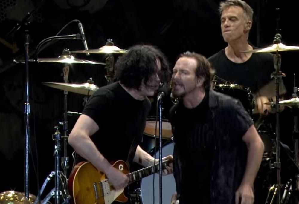 Pearl Jam - Rockin’ in the Free World (live with Jack White)