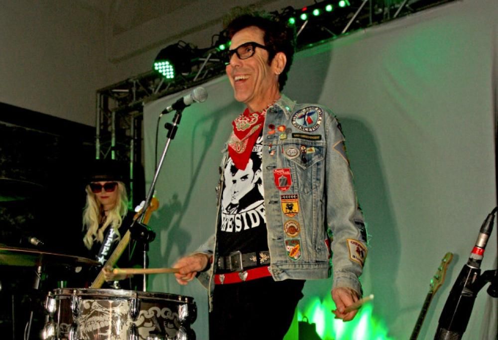 Slim Jim Phantom from Stray Cats + Jennie Vee from EODM live a Milano