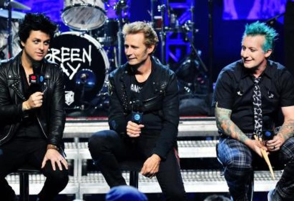I Green Day mettono in vendita online chitarre, batterie e tanti altri strumenti usati nella loro carriera. Guarda le foto