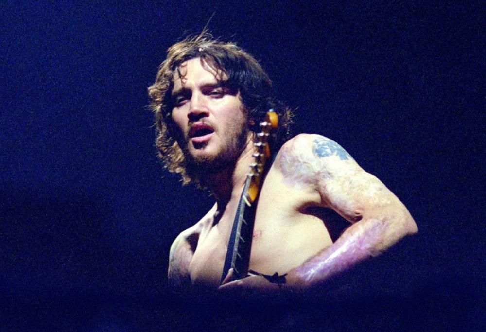 John Frusciante compie 50 anni! La gallery dedicata al grande chitarrista dei Red Hot Chili Peppers