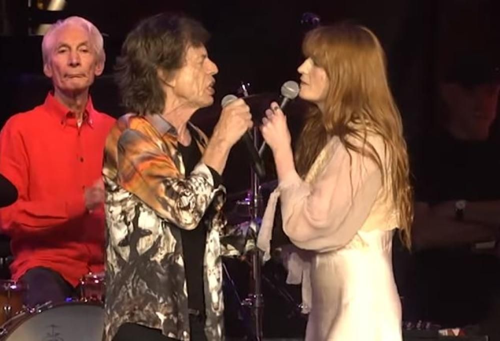 Rolling Stones: pubblicato il video di Wild Horses live al London Stadium con Florence Welch. Guardalo qui