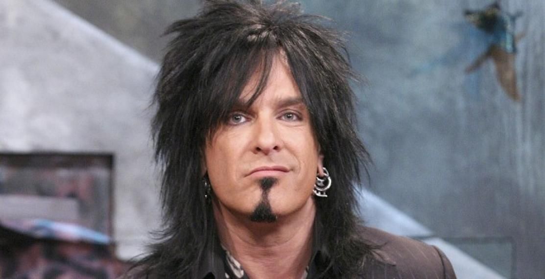 Mötley Crüe, Nikki Sixx: “i miei punti di riferimento sono Freddie Mercury, Elton John, Marc Bolan e David Bowie”