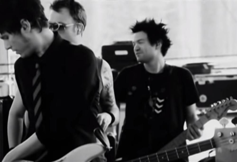 Sum 41 - Screaming Bloody Murder
