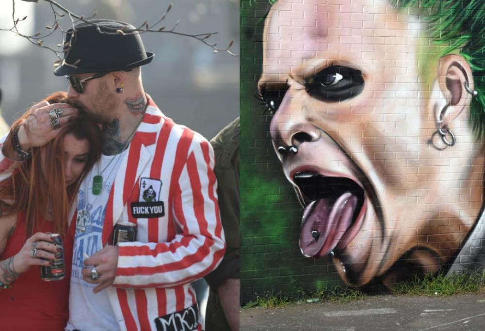 Funerali di Keith Flint: una folla di fan in lutto al corteo funebre. Guarda le foto